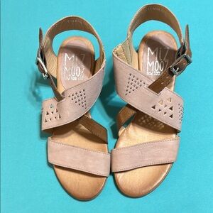 Miz Mooz New York City -Tan Sandals with Crisscross Straps and Buckle Closure